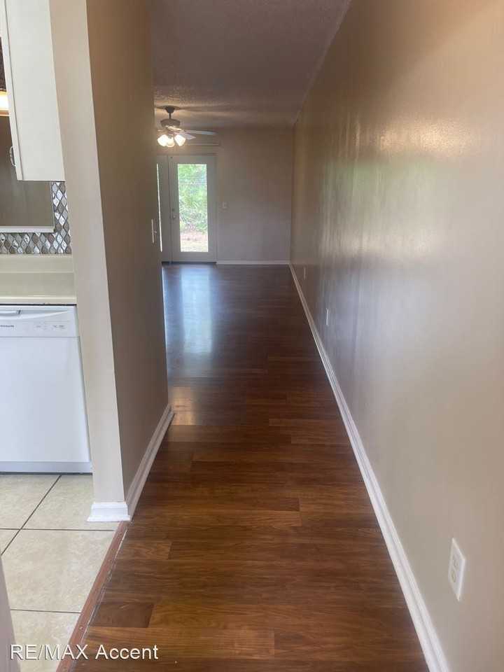 910 Brett Dr - Photo 2 of 20