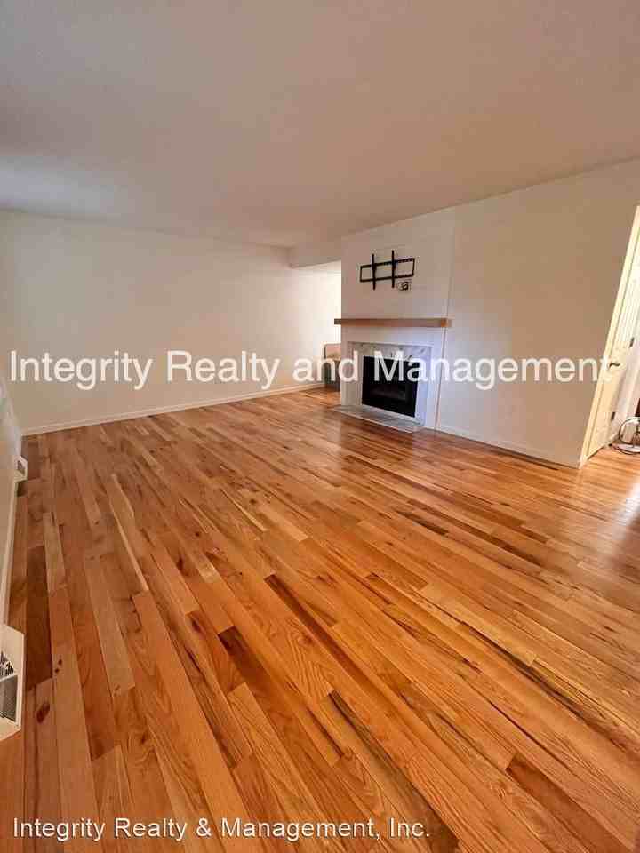 2515 E Fremont Ct - Photo 2 of 22