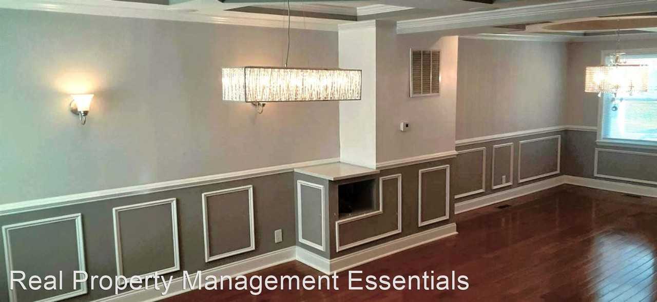 1324 Pentwood Rd - Photo 3 of 11