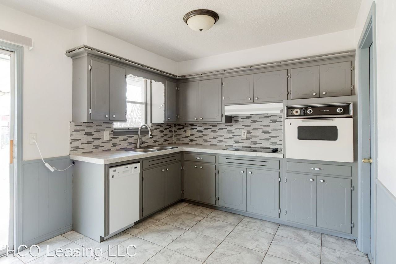 1220 Sw 62nd St - Photo 2 of 10