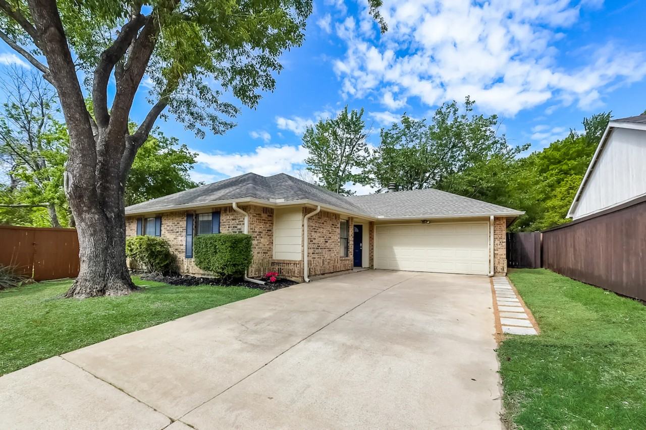 1406 Collin Dr - Photo 3 of 30