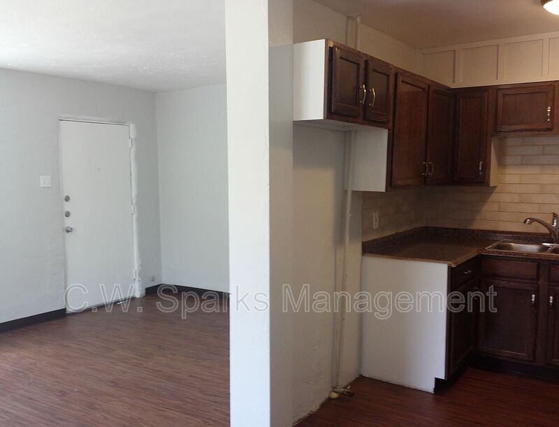 3921 Dismount St - Photo 3 of 11