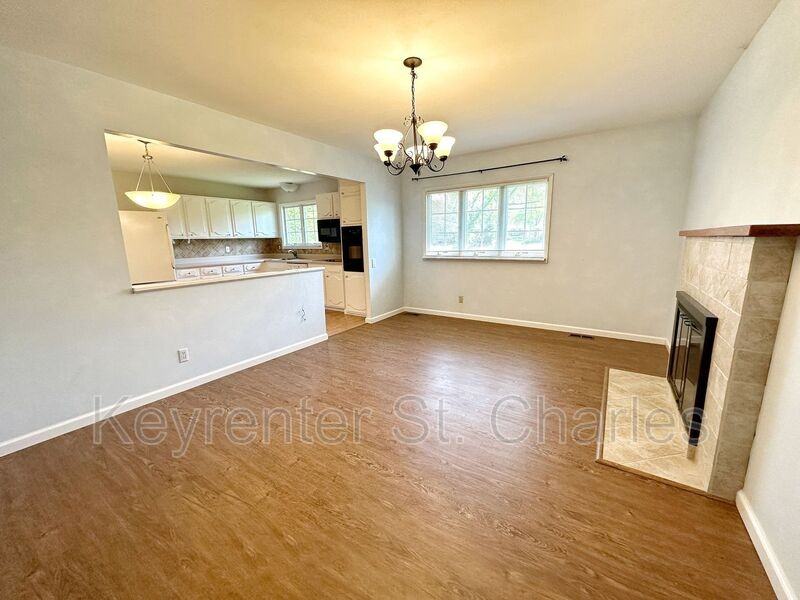 414 Marie Ln - Photo 3 of 25