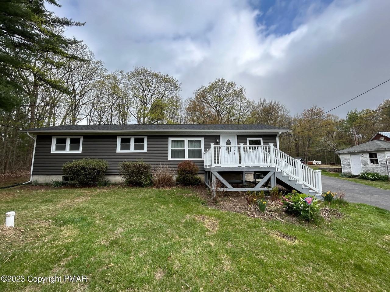 1409 Twin Pine Rd, Stroudsburg, PA 18360 3 Bedroom House for 1,650