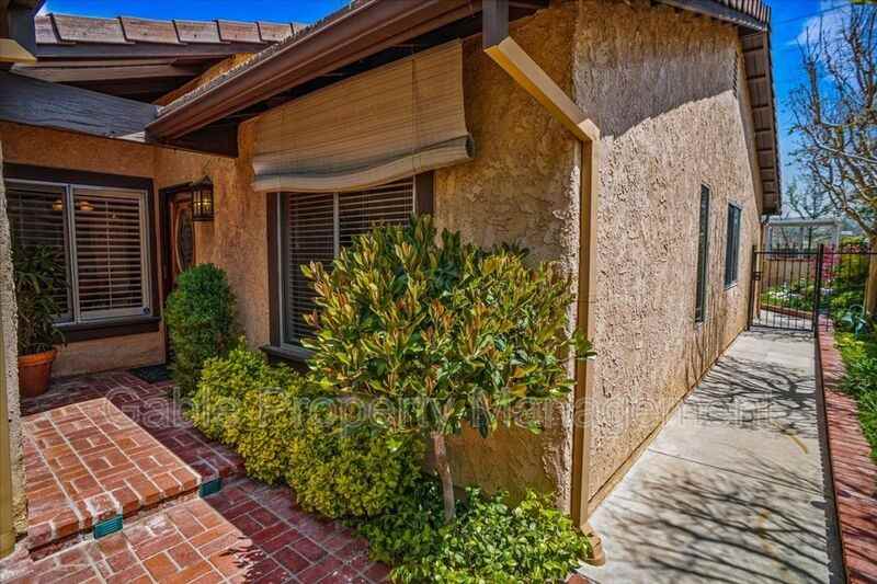 25628 Alicante Dr - Photo 3 of 23