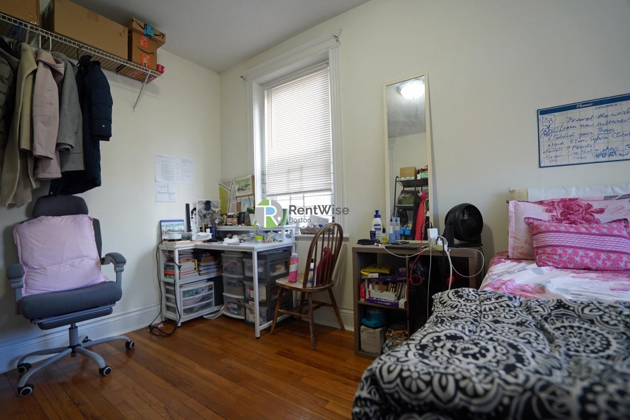 6 Camelot Ct #6 - Photo 2 of 17