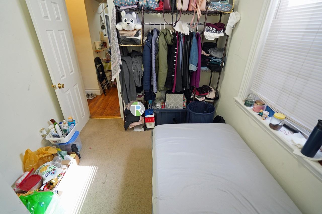 6 Camelot Ct #6 - Photo 5 of 17