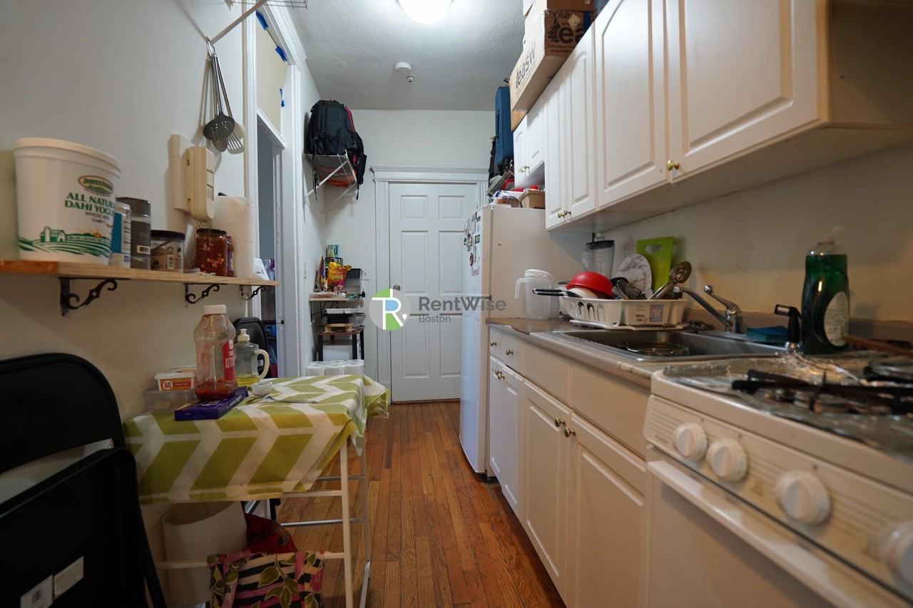 6 Camelot Ct #6 - Photo 6 of 17