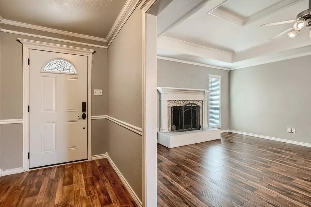 1509 Hyde Park Blvd - Photo 2 of 21