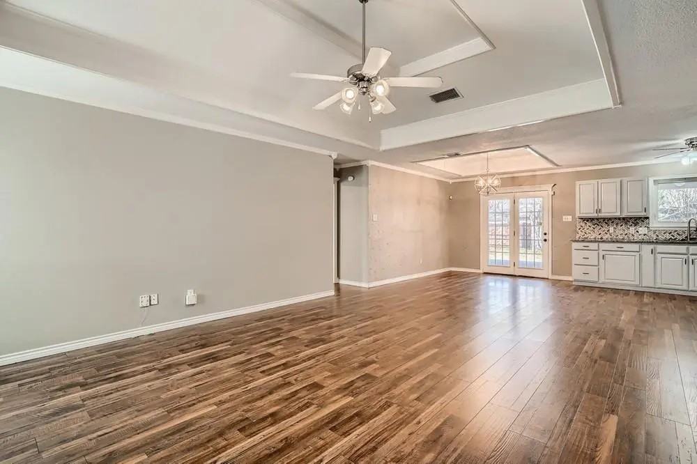 1509 Hyde Park Blvd - Photo 3 of 21