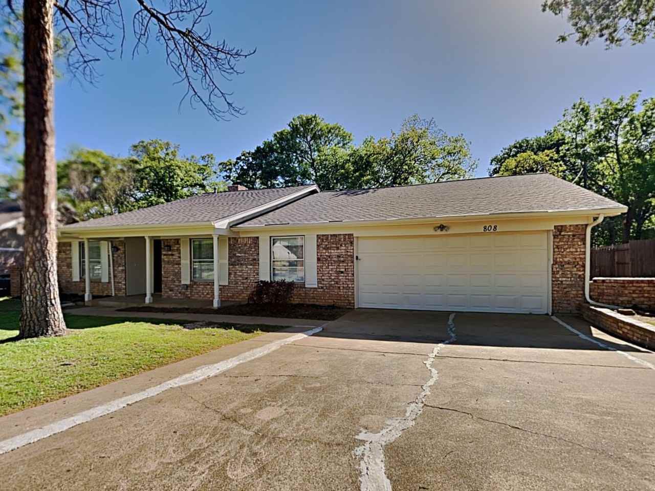 808 Stratford Dr - Photo 2 of 18
