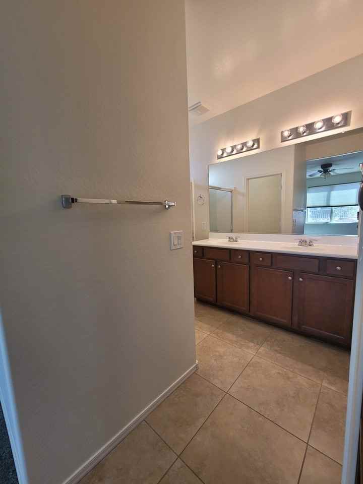 21021 E Pecan Ln - Photo 6 of 16