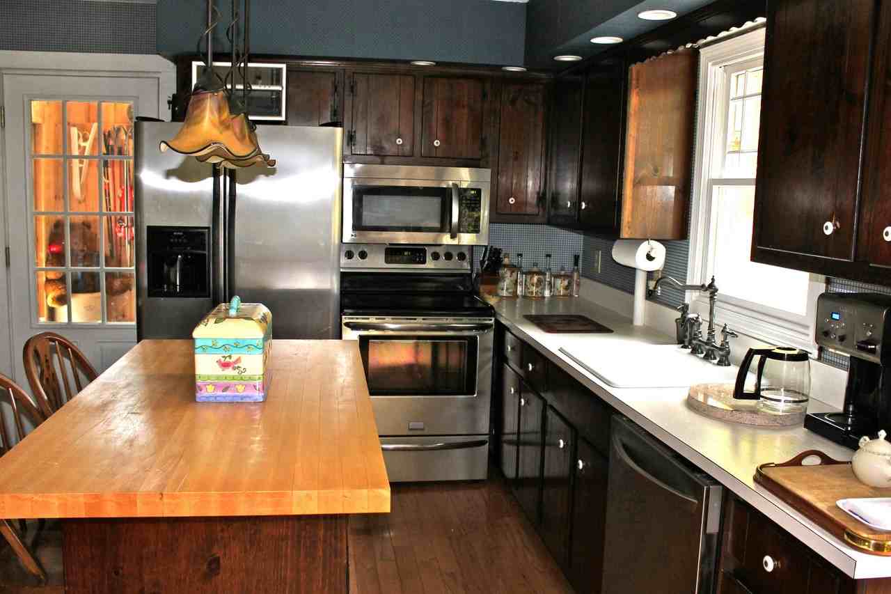 1044 Healdville Rd - Photo 2 of 15