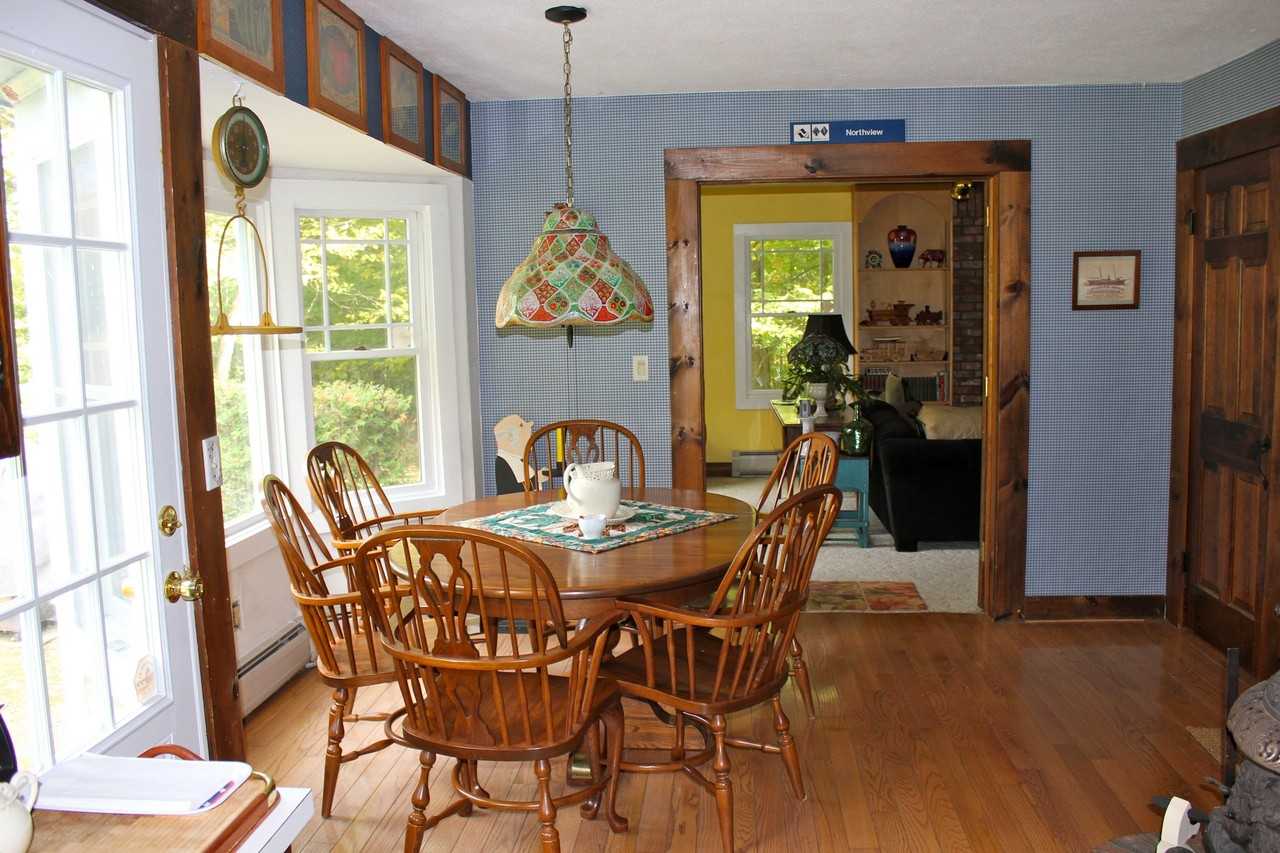 1044 Healdville Rd - Photo 3 of 15