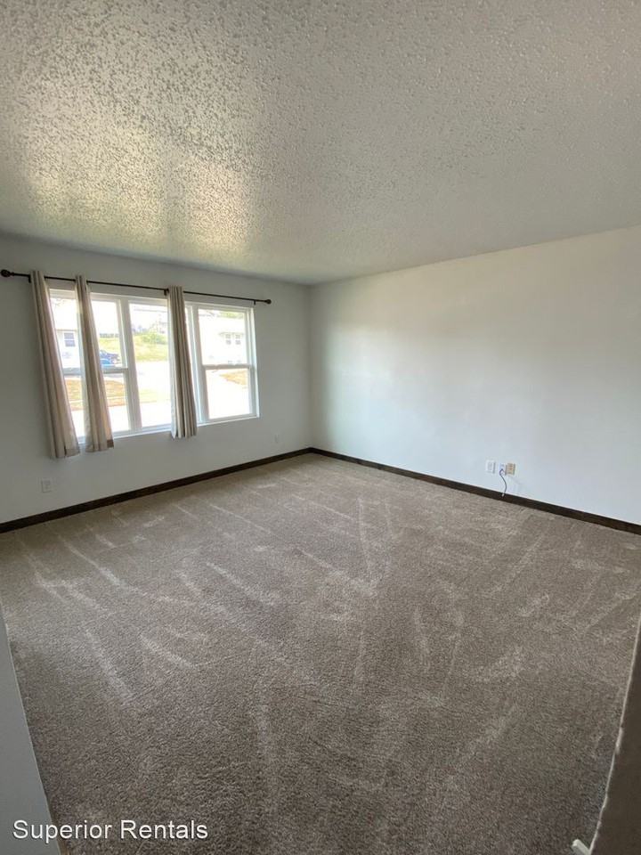 401 Melody Lane - Photo 3 of 6