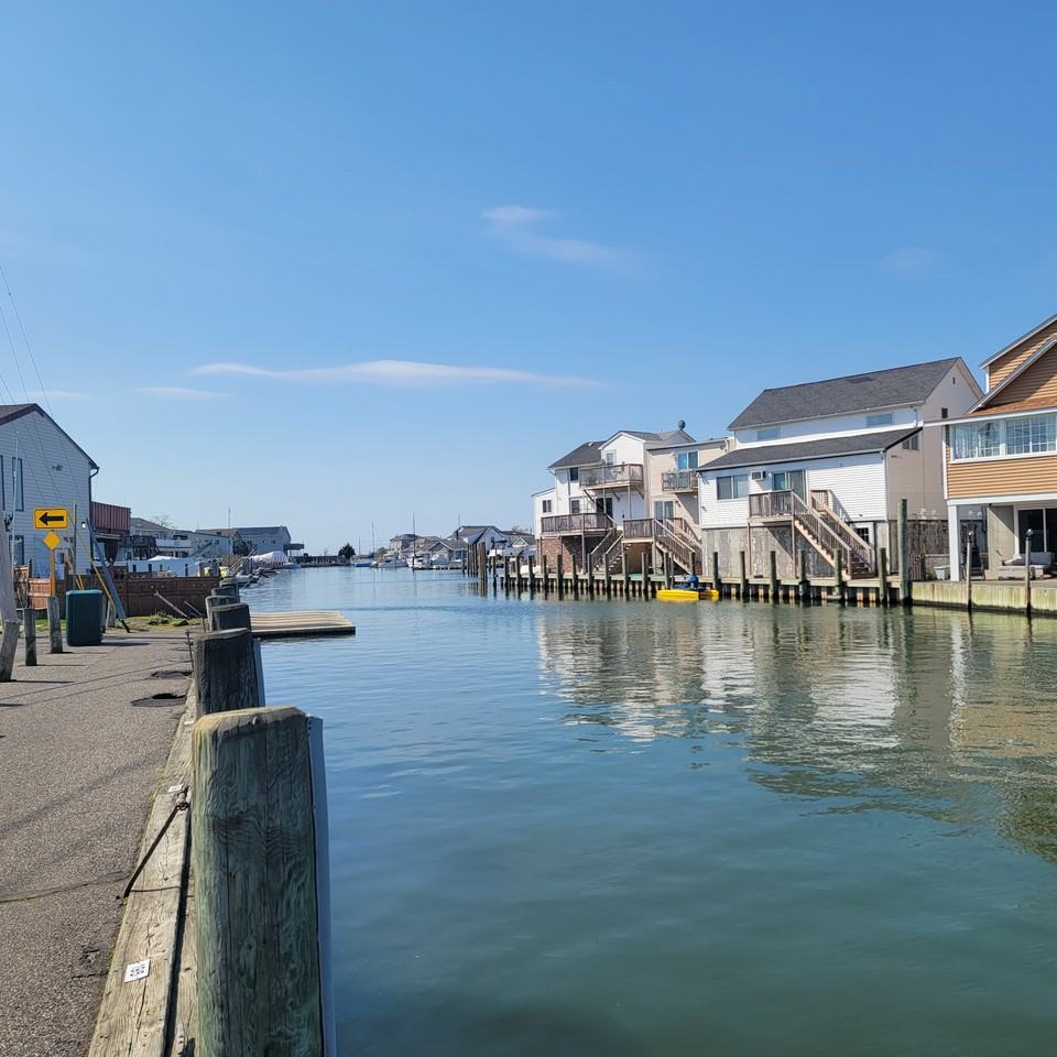 720 Shore Road - Photo 3 of 10