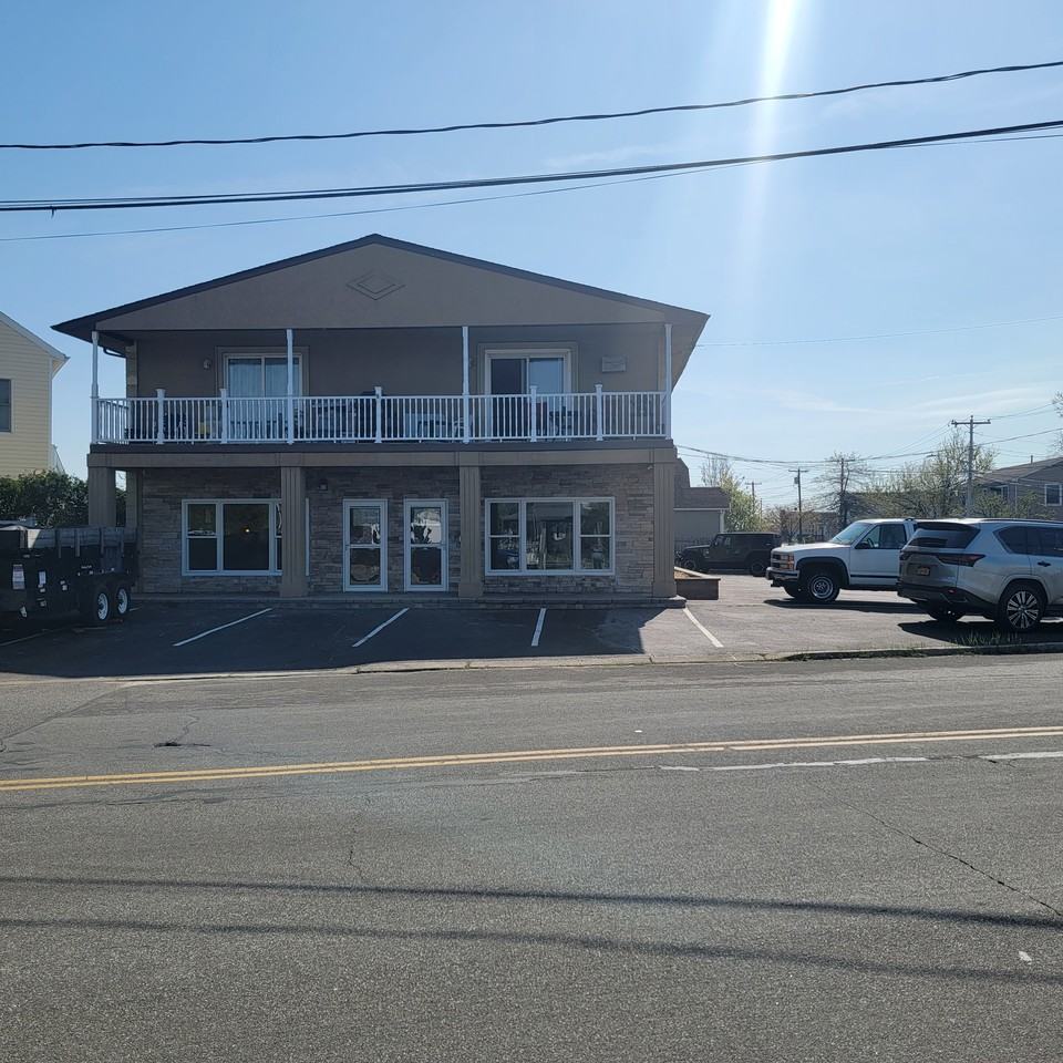 720 Shore Road - Photo 2 of 10