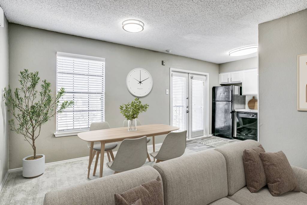 Elliot Pioneer - Photo 4 of 75