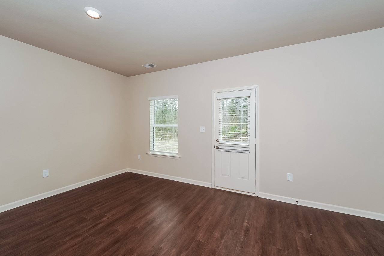544 Clover Cir - Photo 3 of 21