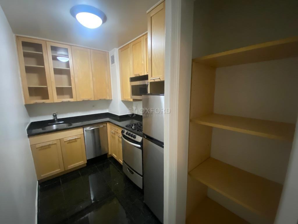Fort Washington Ave #21 - Photo 2 of 10