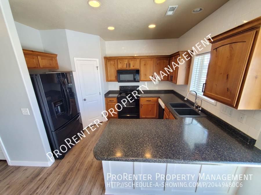 1005 N 740 W - Photo 3 of 18