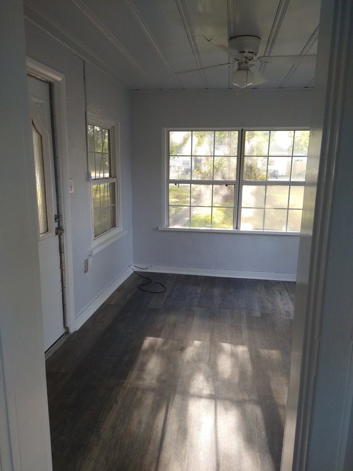 4390 43rd St N #B - Photo 3 of 10