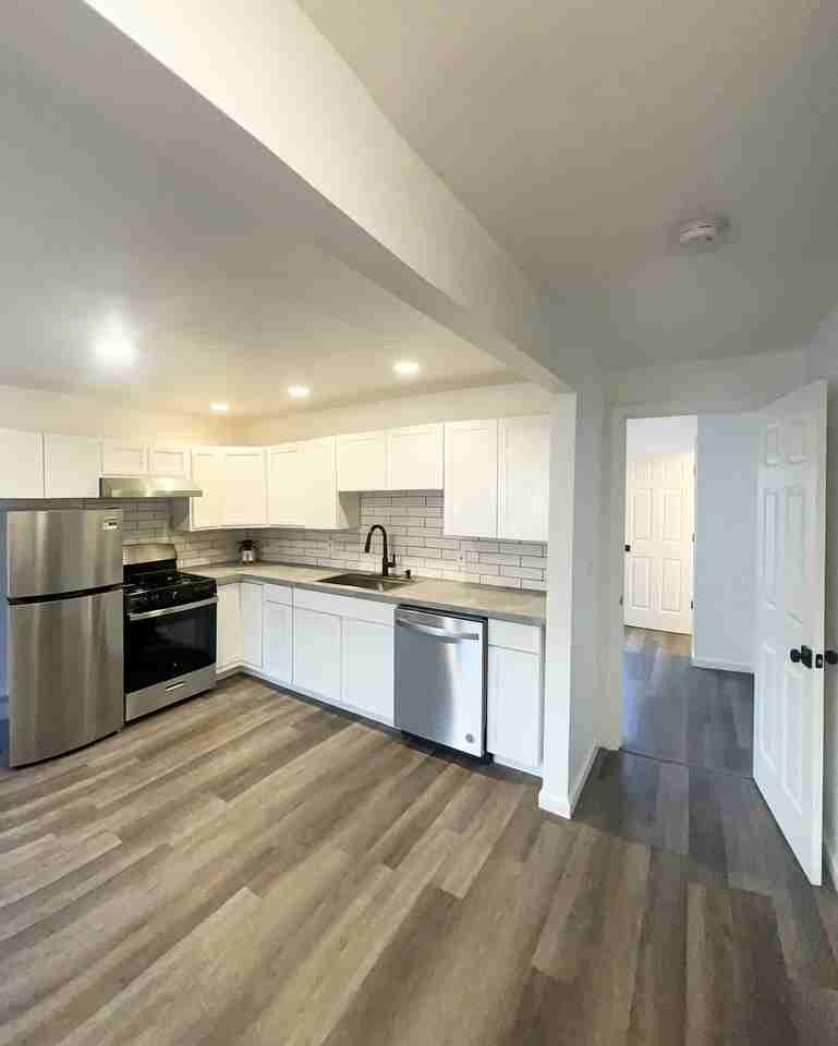 239 William St #2 - Photo 2 of 9