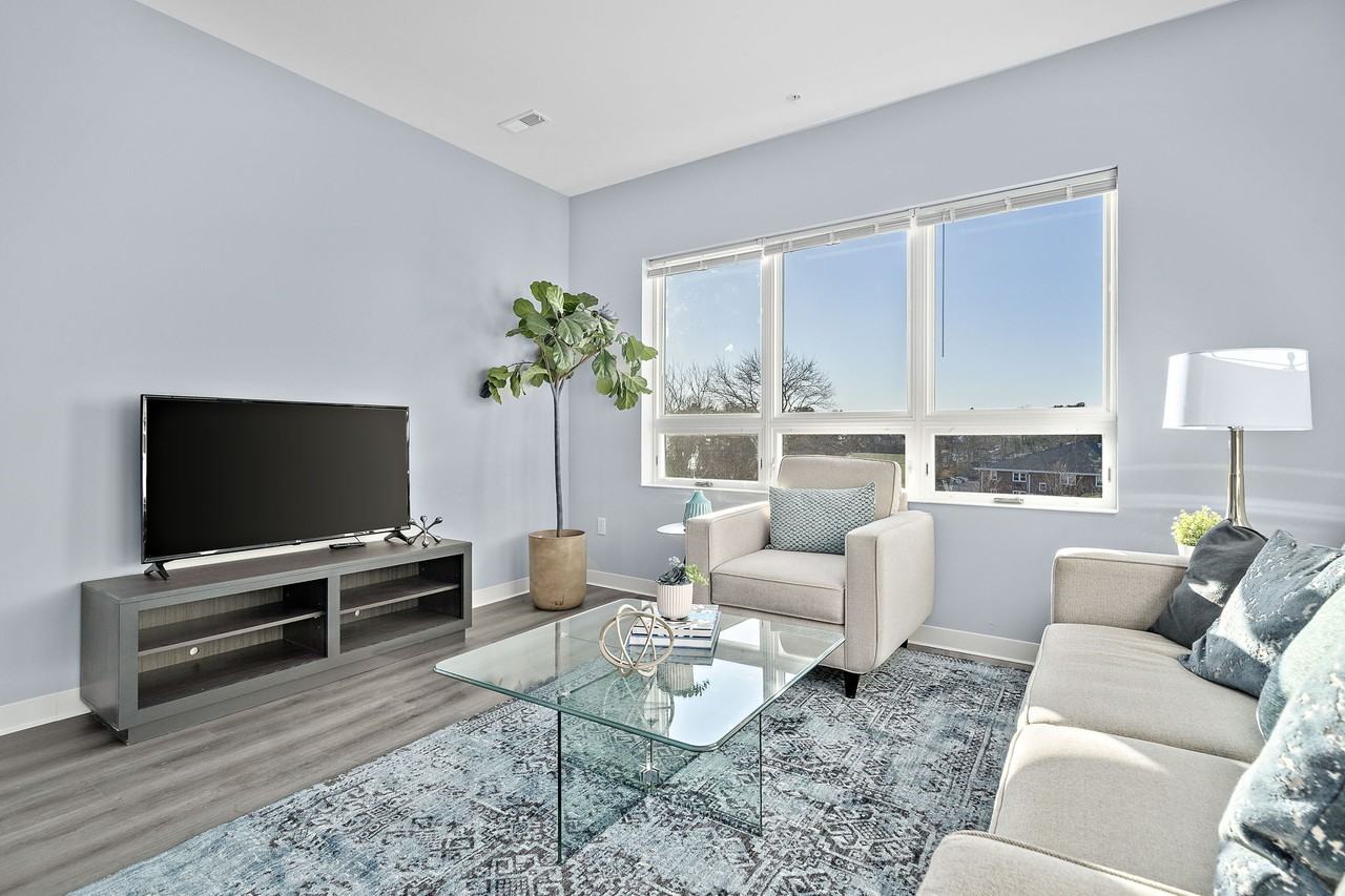 1055 Main - Photo 6 of 10