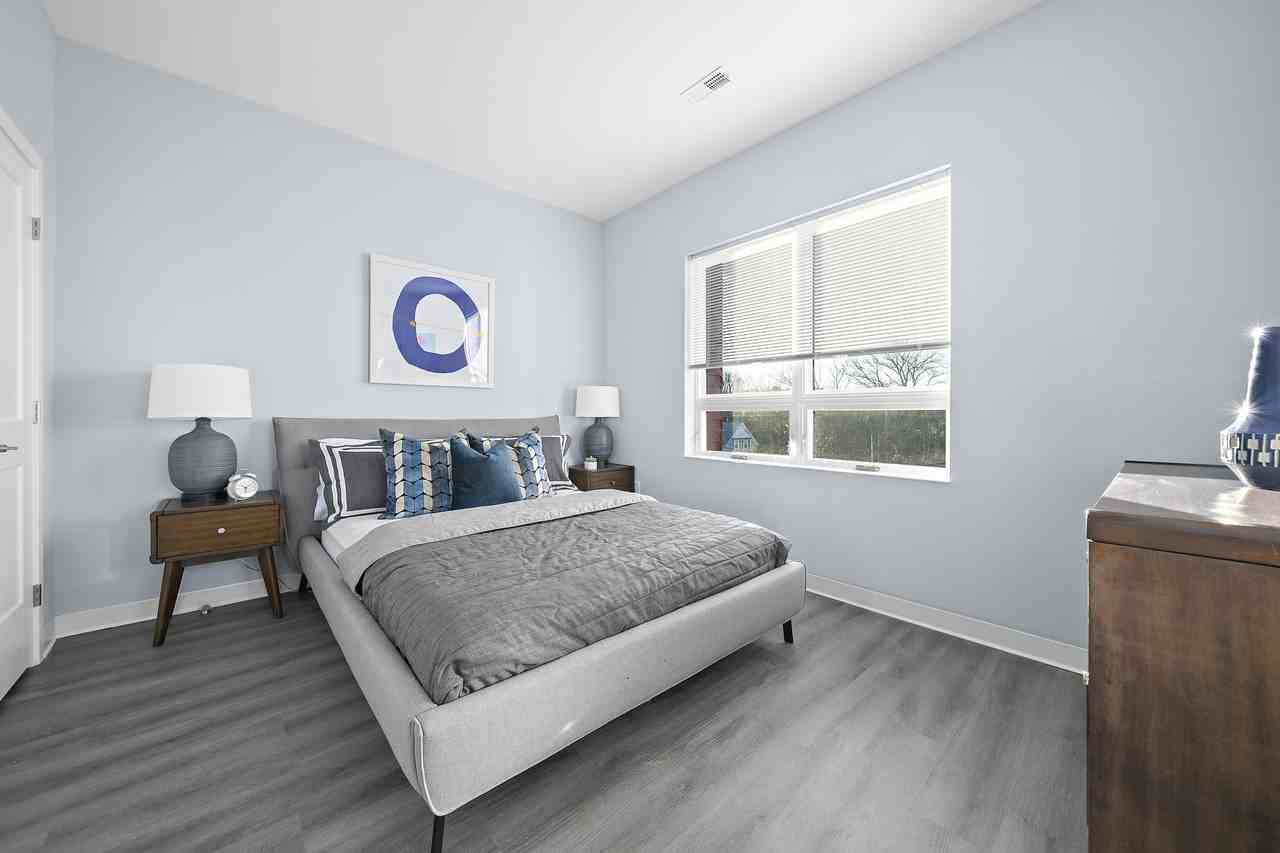 1055 Main - Photo 7 of 10