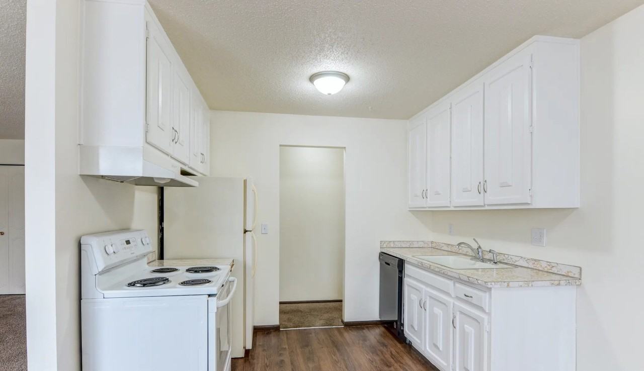 Arlington Place - Photo 3 of 39