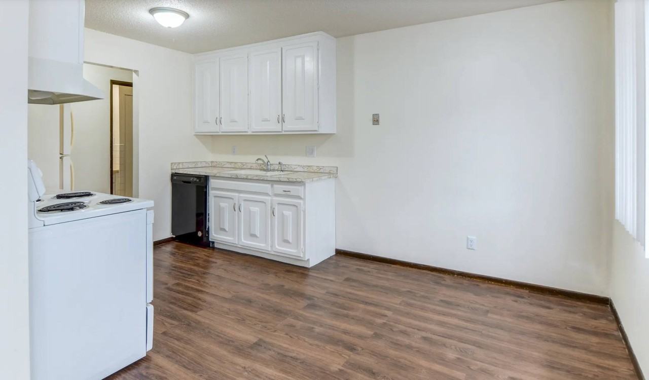 Arlington Place - Photo 7 of 39