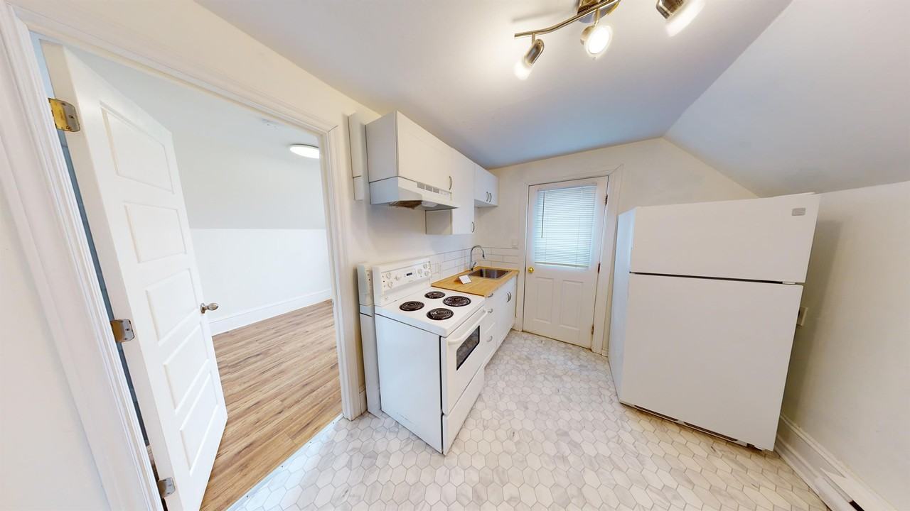 409 Robinson St #1-2 - Photo 2 of 10