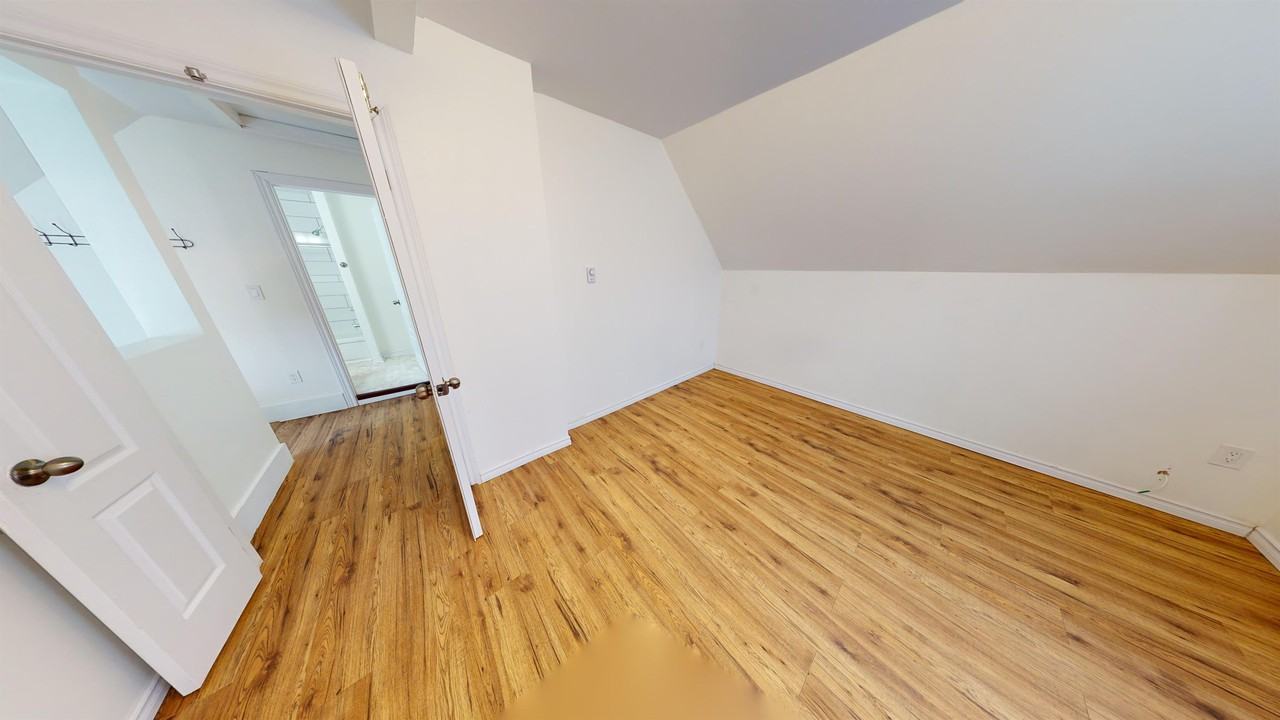 409 Robinson St #1-2 - Photo 4 of 10