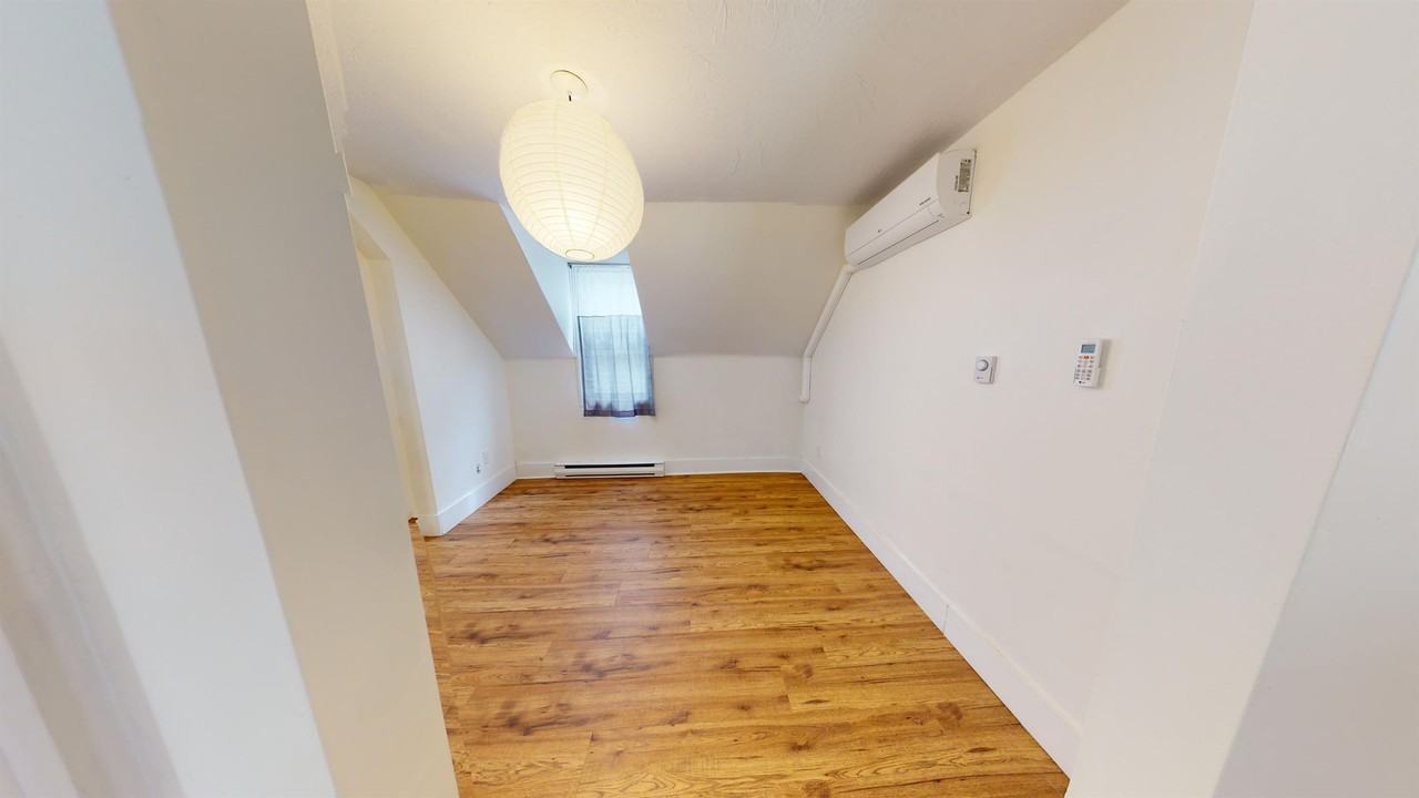 409 Robinson St #1-2 - Photo 5 of 10