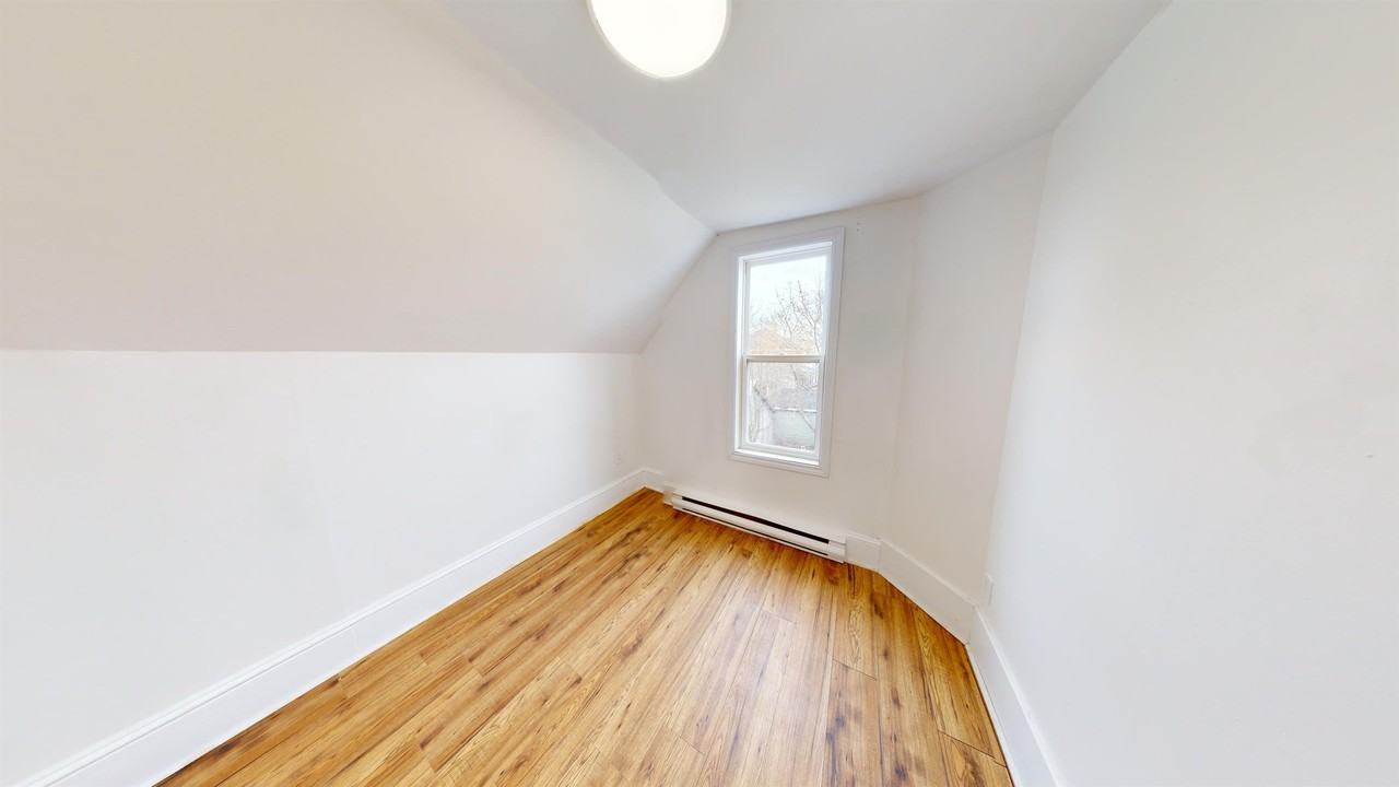 409 Robinson St #1-2 - Photo 6 of 10