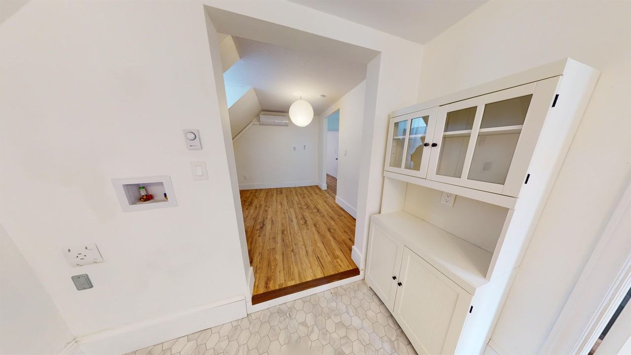 409 Robinson St #1-2 - Photo 7 of 10