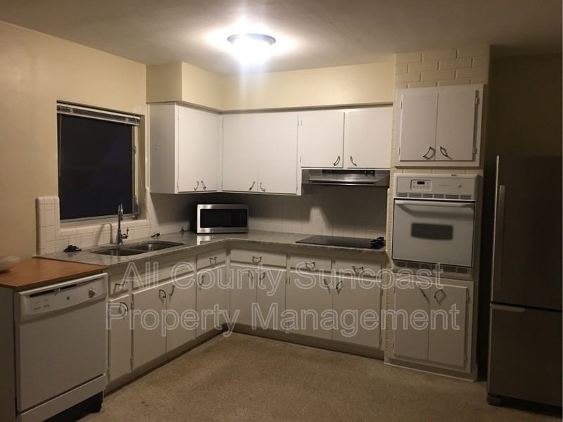 5036 10th Ave N - Photo 2 of 25