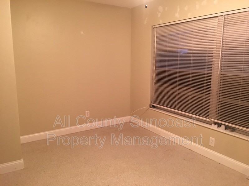 5036 10th Ave N - Photo 4 of 25