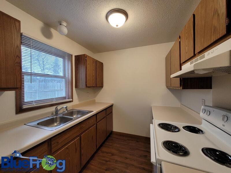 406 N Barkman St - Photo 2 of 7