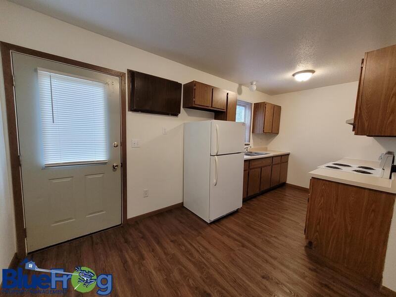 406 N Barkman St - Photo 3 of 7