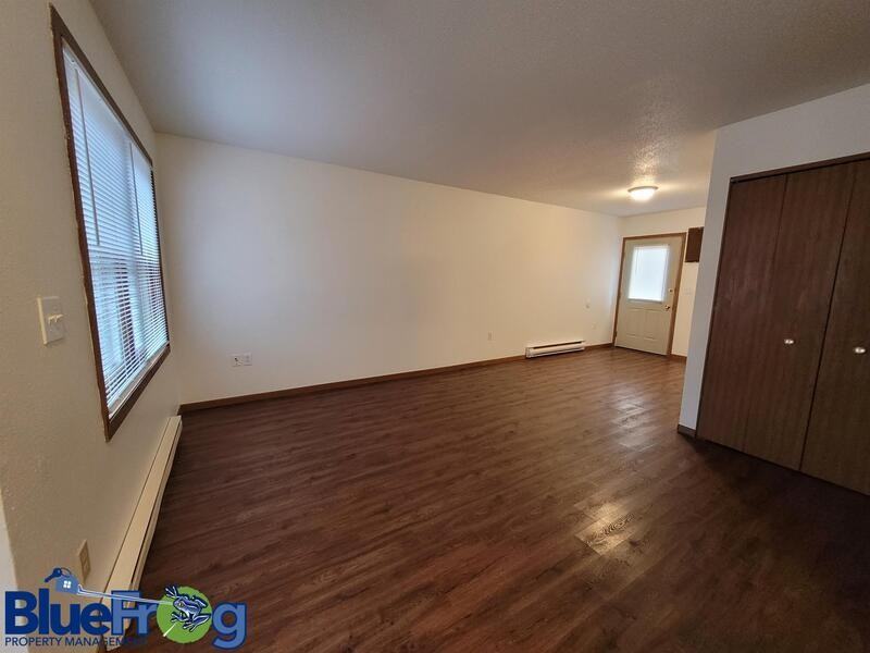 406 N Barkman St - Photo 5 of 7