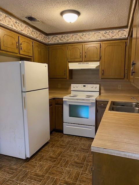 3927 Eastwood Drive - Photo 2 of 9