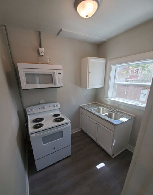 210 W Parsonage St - Photo 2 of 4