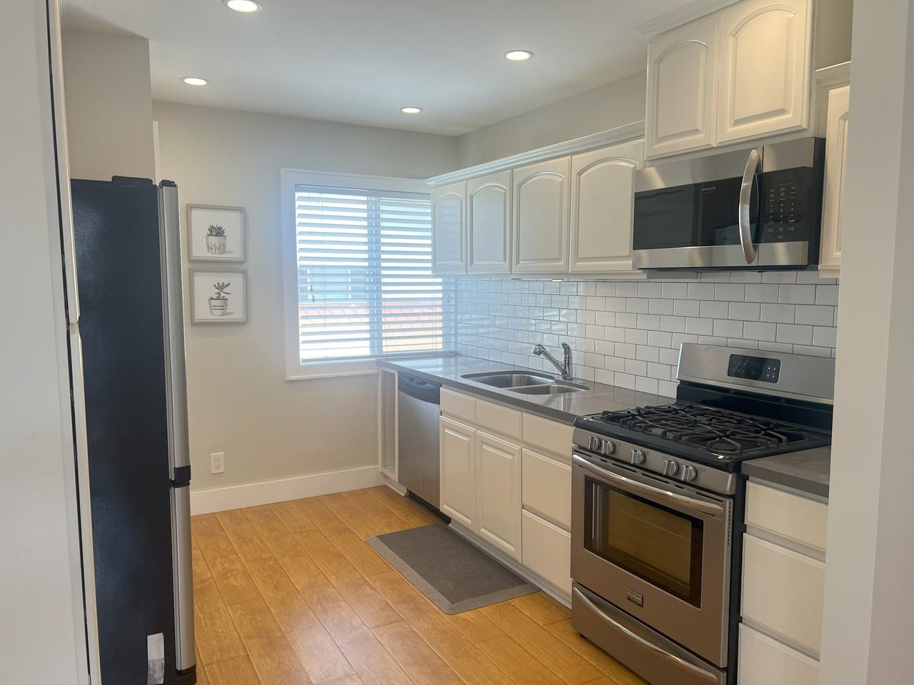 441 Tustin Ave - Photo 2 of 14