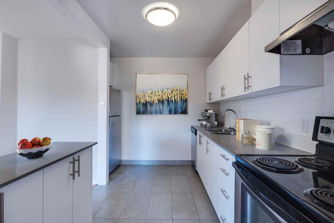 Metropolitan Towers Apartments 57 Union St E, Waterloo, ON N2J 1B9