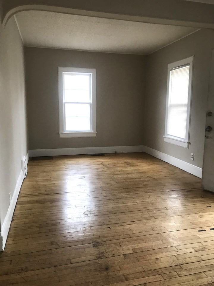 2228 Madison St Ne #0 - Photo 2 of 12