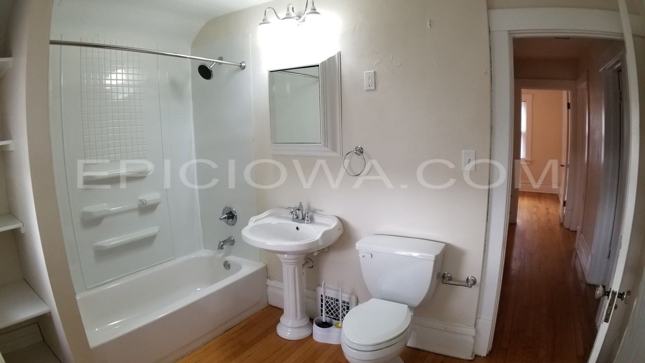 361 20th St Se #1 - Photo 6 of 14