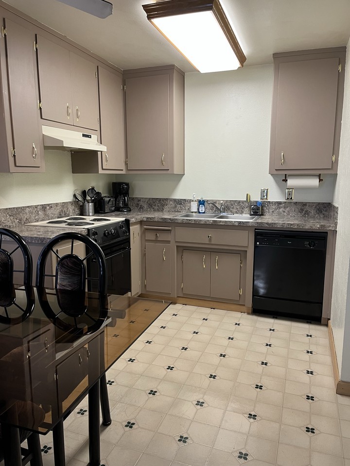 1223 Bonanza Ave #10 - Photo 3 of 19