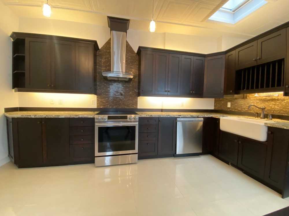 385 Jane St - Photo 2 of 50