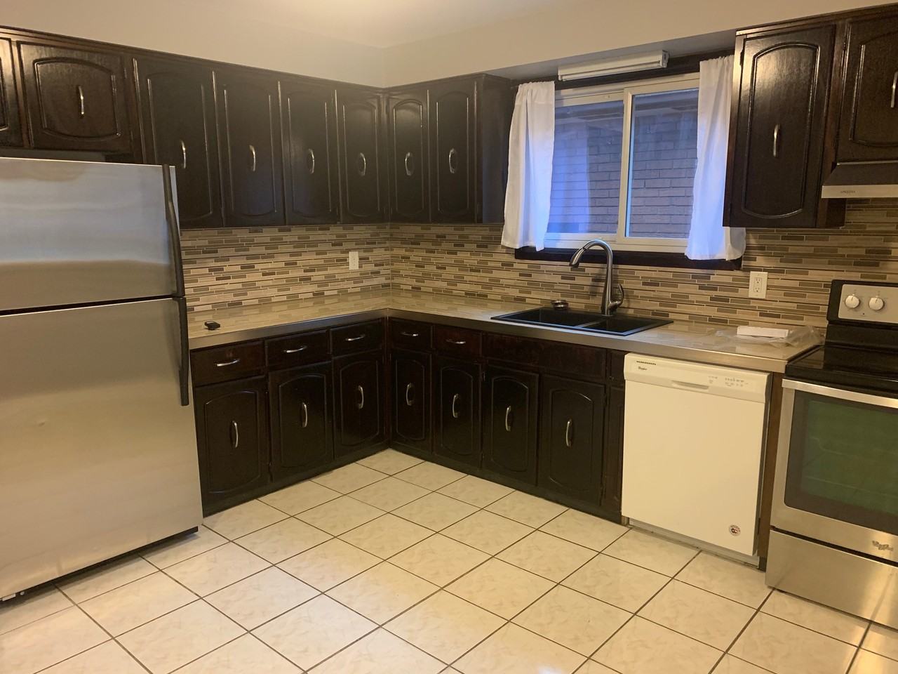 631 Fennell Ave E - Photo 3 of 20